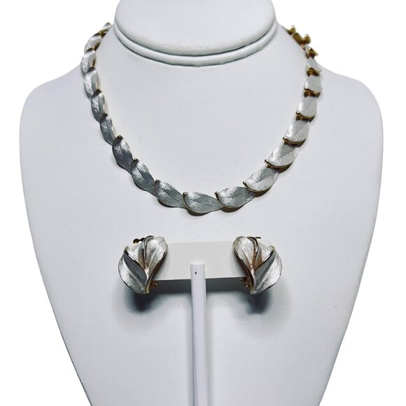 Vintage Gold Tone With Silver Tone Leaf Links Necklace & Clip On Earrings (5873) - Picture 1 of 10